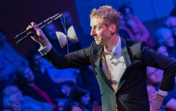 Martin Mall: Diabolo Jonglage im KKL Luzern