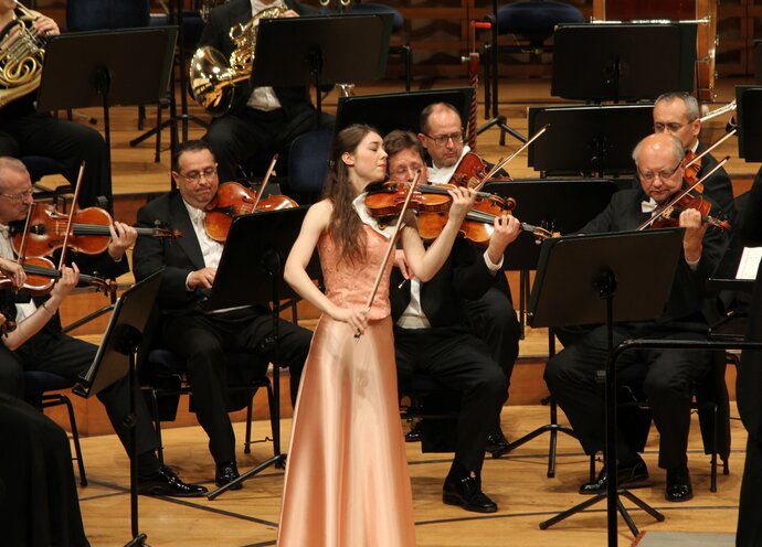 Christa-Maria Stangorra interpretiert Beethoven am Benefizkonzert in Luzern.