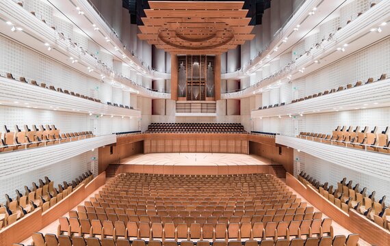 Der Konzertsaal im KKL Luzern hat Platz für 1892 Personen. 