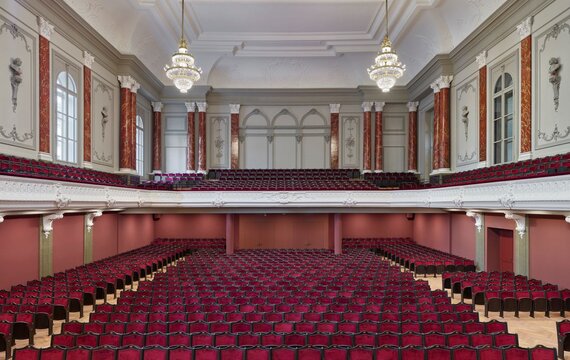 Sicht auf die Sitzplätze im Stadtcasino Basel