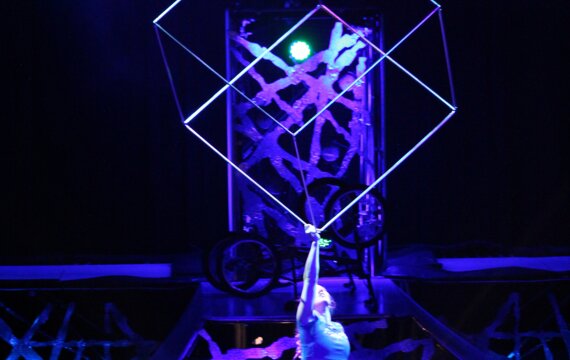 Alyssa Morar: Jonglage & Vertikaltuch im KKL Luzern