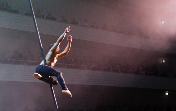 Saulo Sarmiento: Fliegender Mast im KKL Luzern