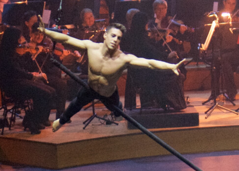 Saulo Sarmiento: Fliegender Mast im KKL Luzern