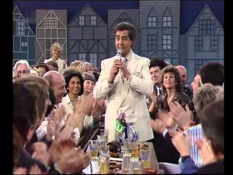 Sänger Vico Torriani Vico Torriani in der TV-Show "Zum Blauen Bock" 1981